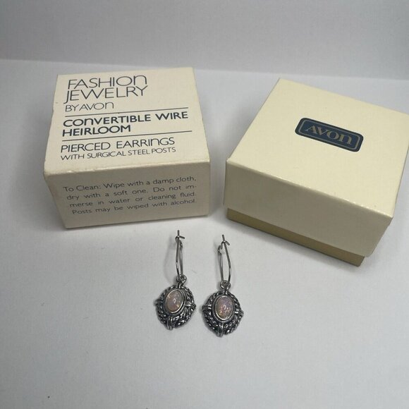 Beautiful Vintage 1982 Avon Drop Dangle Opal Heirloom Wire Earrings w/box (V6) - Picture 1 of 3